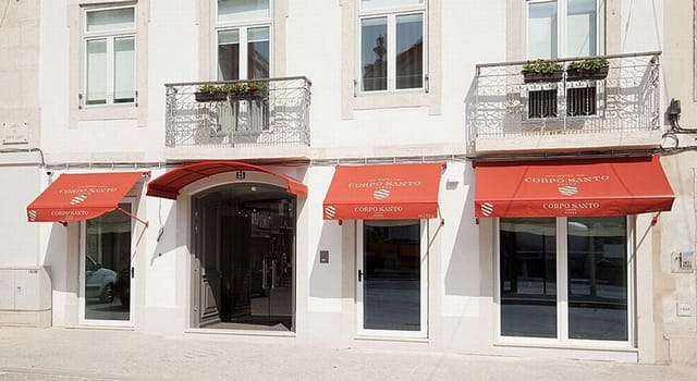 Boutique meeting room at Corpo Santo Lisbon Hotel for high-end corporate retreats and board meetings.