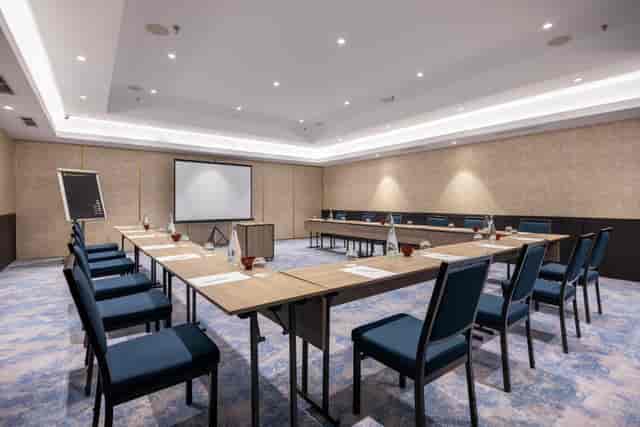 Meeting room in InterContinental Lisbon with U-shaped table for corporate events.