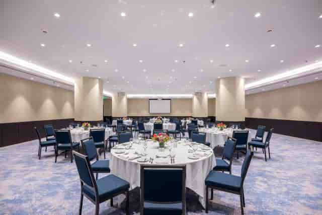 Elegant banquet room in InterContinental Lisbon for corporate events and celebrations.