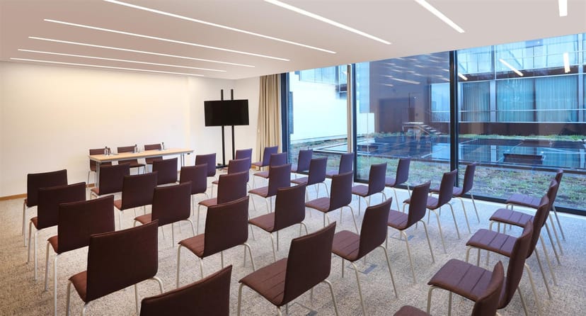 Modern meeting room with theater seating, ideal for conferences at Iberostar Selection Lisboa.
