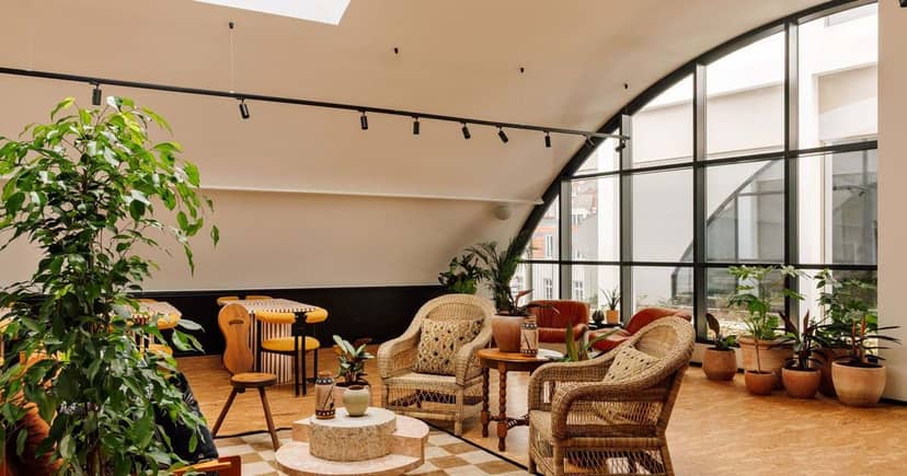Sunlit breakout space at Locke de Santa Joana for creative brainstorming and corporate events.
