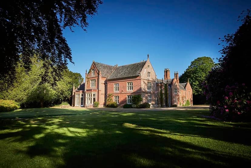 Rippon Hall venue with sprawling grounds, perfect for luxury corporate retreats and weddings.