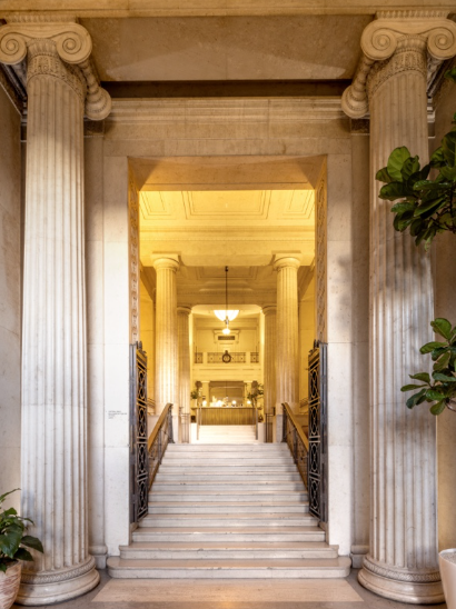 Victoria House Gala Entrance | Marble Columns | Prestige Event