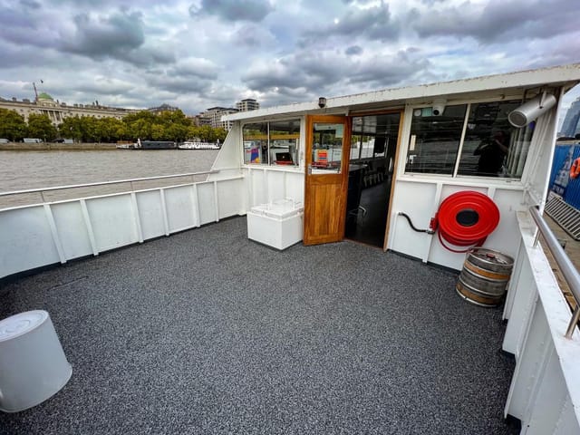 Emerald London private charter boat party venue