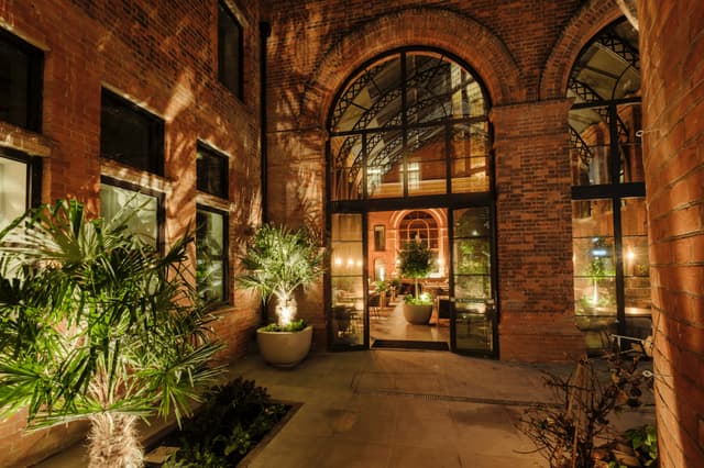 Oz & Isle Restaurant & Bar