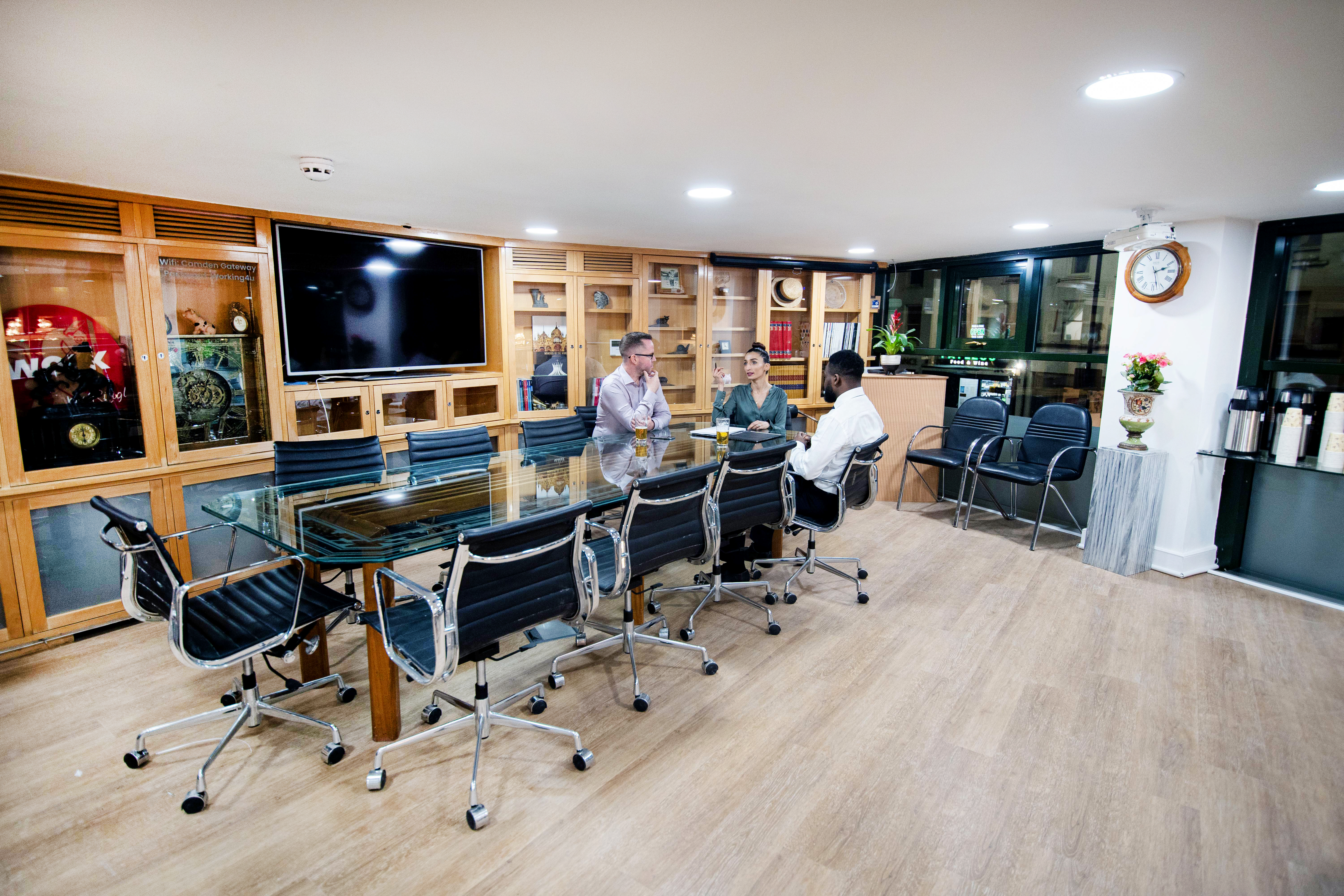 Camden Gateway modern boardroom, AV, event space