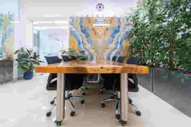 Round-Table Space