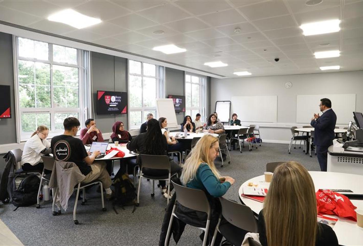 Middlesex Uni training room, circular tables, lecture, workshop - Banner