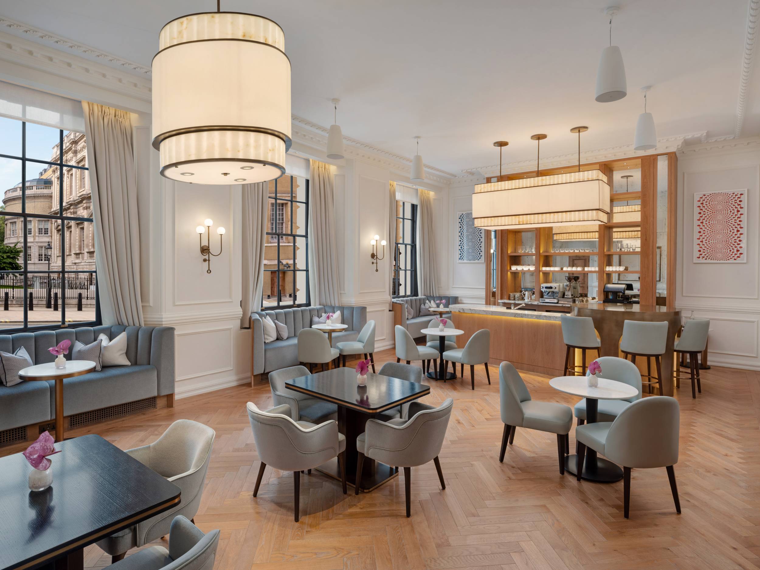 Idalia lounge, opulent bar, executive retreat, cocktail reception - Banner