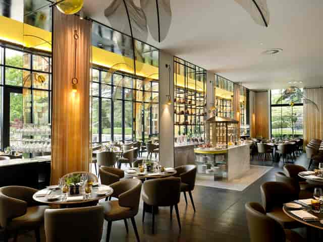 Glasshouse dining: upscale corporate event venue, cocktail reception