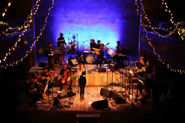 Elegant gala event: King's Room band, string lights