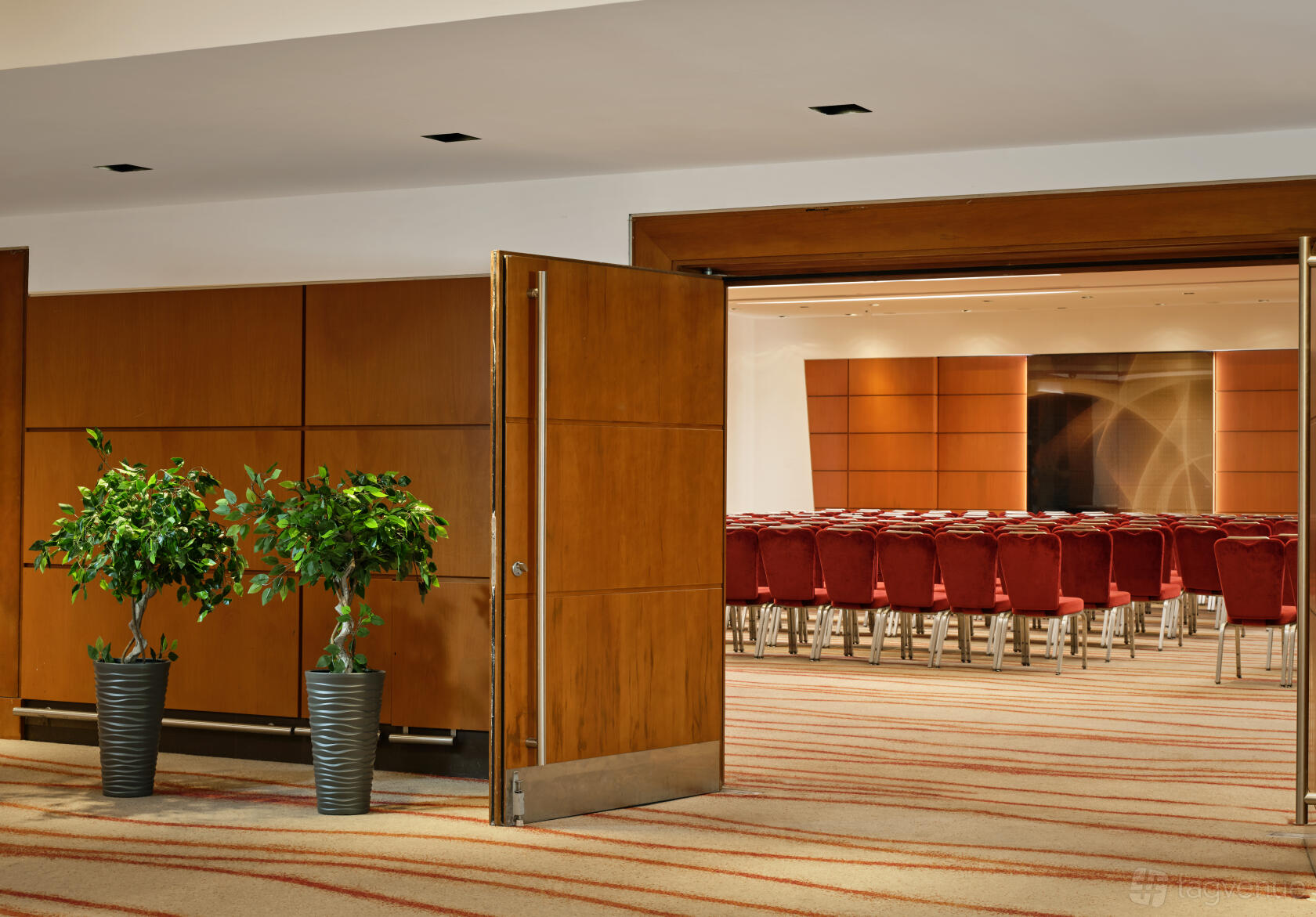 London Park Plaza breakout event space, wood paneling, theatre seating