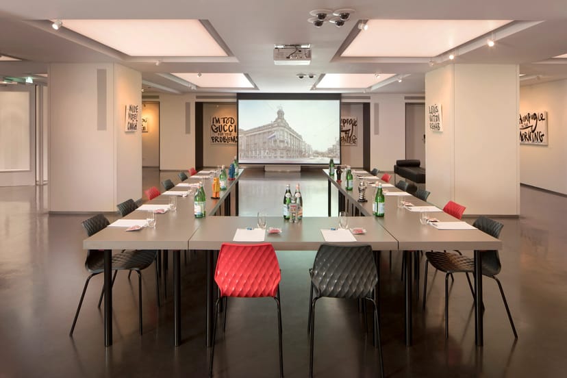 Amsterdam boardroom meeting modern artotel AV