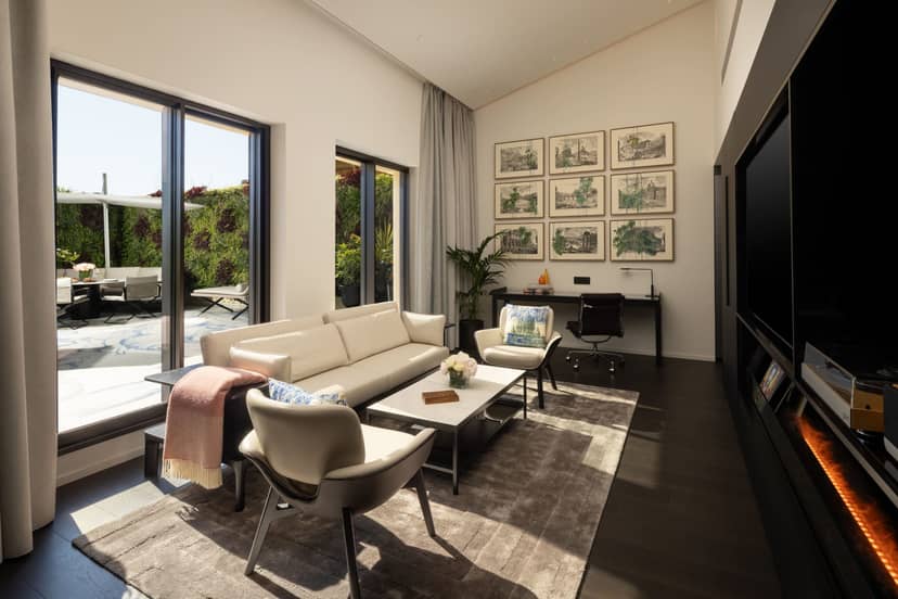 Amsterdam hotel meeting suite, natural light, executive event space