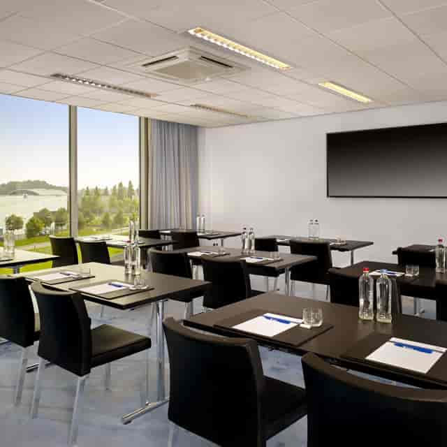 Field Rooms Amsterdam meeting, conference, training, natural light