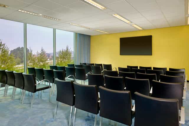 Amsterdam meeting room, tiered seating, workshop venue