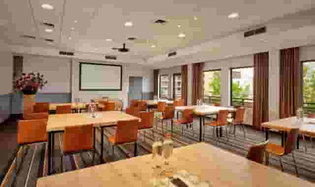 25 Watt Meeting Room
