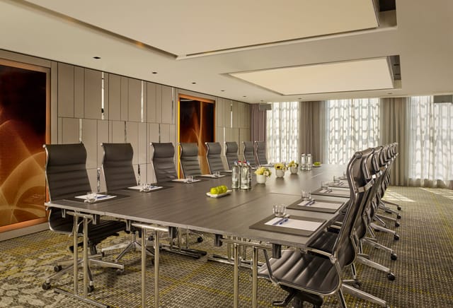 Eindhoven boardroom meeting, modern, corporate event