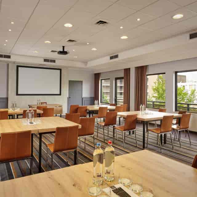 Eindhoven meeting room, projector, corporate training, workshop