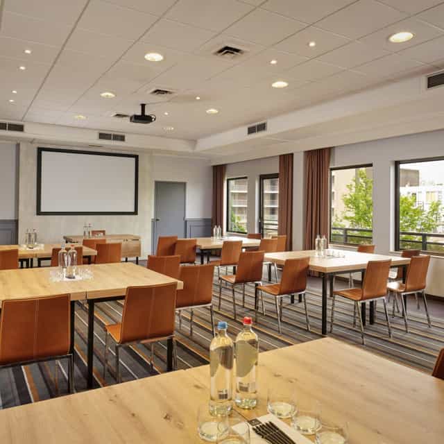 Eindhoven meeting room, projector, corporate training, workshop