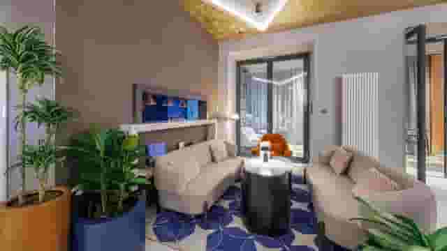 Plaza Suite 4