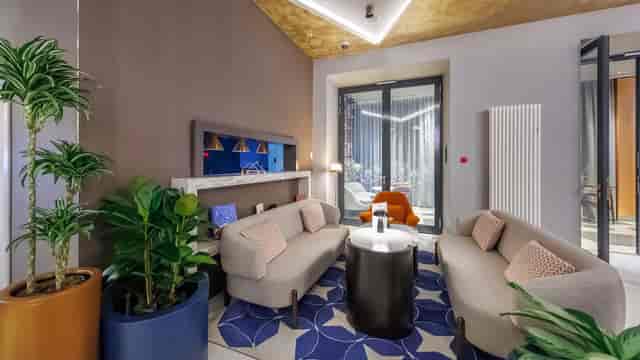 Nuremberg Plaza Suite 4: stylish, intimate breakout space, informal meeting, networking event