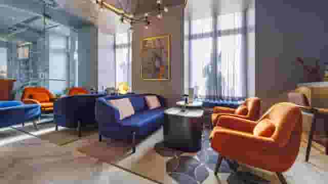 Plaza Suite 4