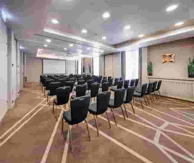 Plaza Suite 4