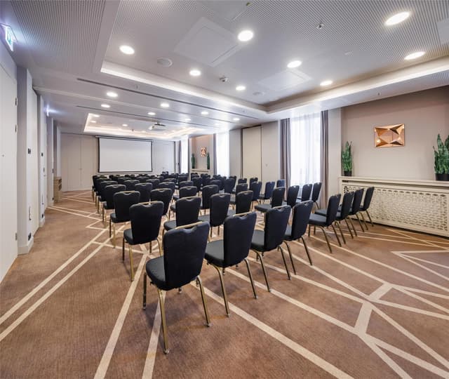 Plaza Suite 4