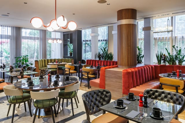 Radisson RED Berlin Kudamm event space, natural light, corporate reception