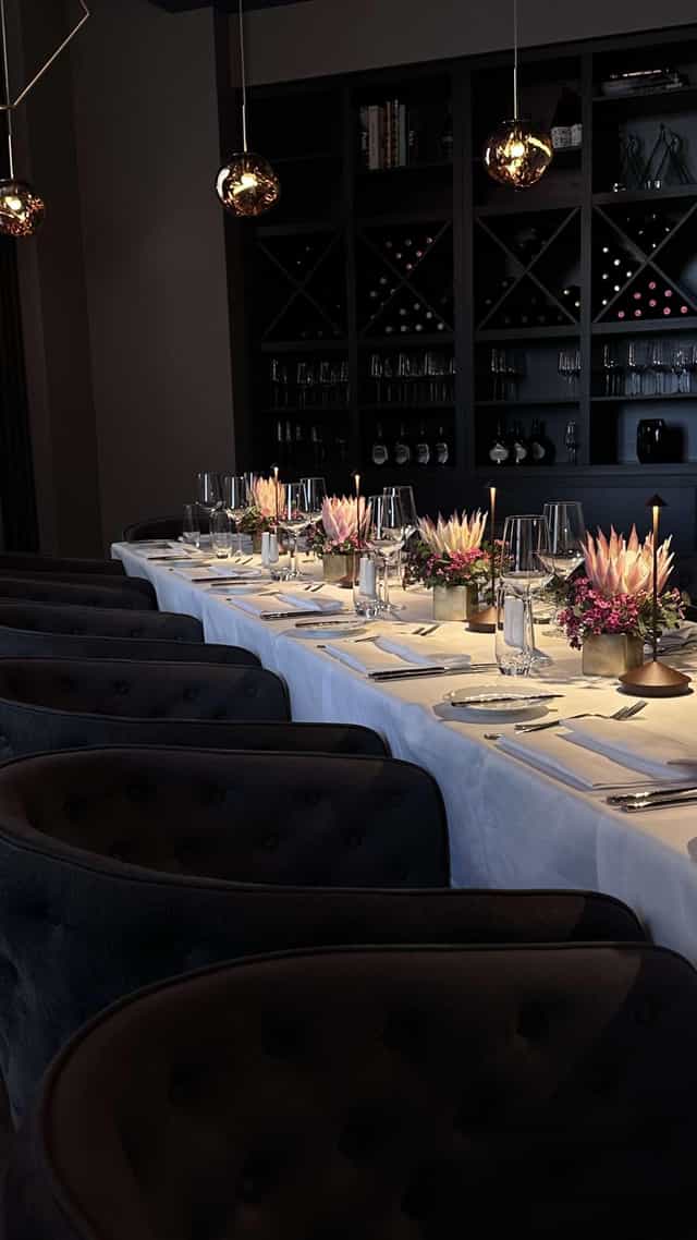 Plaza Suite 4: Elegant corporate dinner, executive meeting, social event.