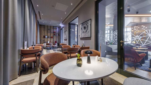 Plaza Suite 4