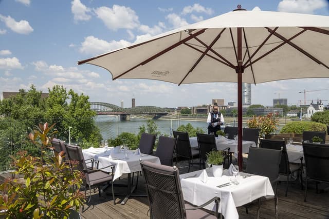 Riverside Terrace
