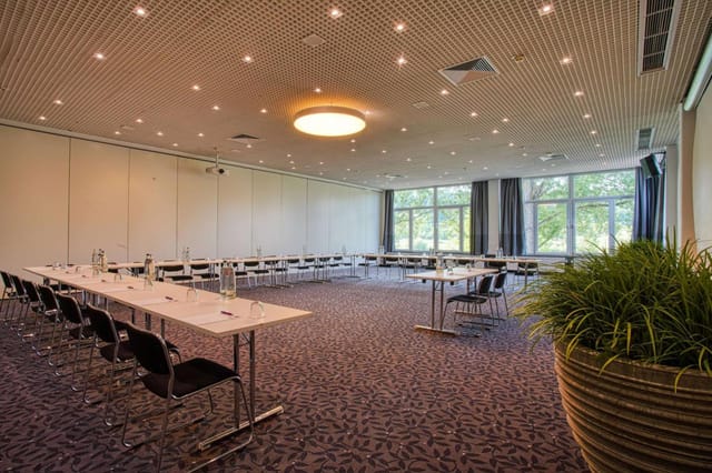 Römer Trier meeting room, U-shape setup, corporate events.
