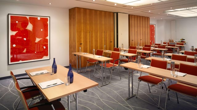 Budapest Park Plaza suite meeting room, workshop event