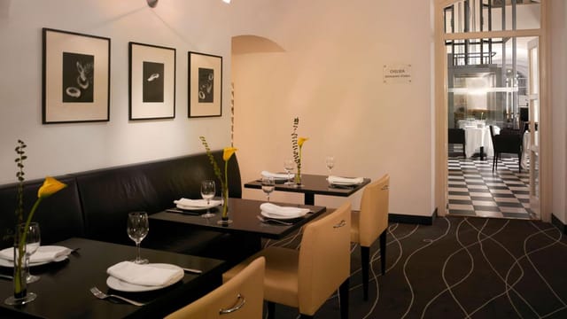 Budapest Park Suite: elegant dining, private event venue