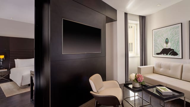 Zagreb art'otel Creative Room: modern suite, executive meetings