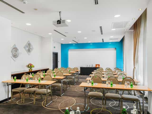 Radisson RED Belgrade meeting room, flexible modern conference space