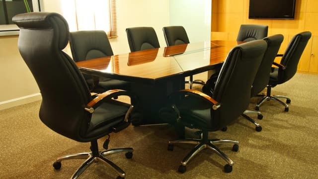 Meeting Room (8-person)