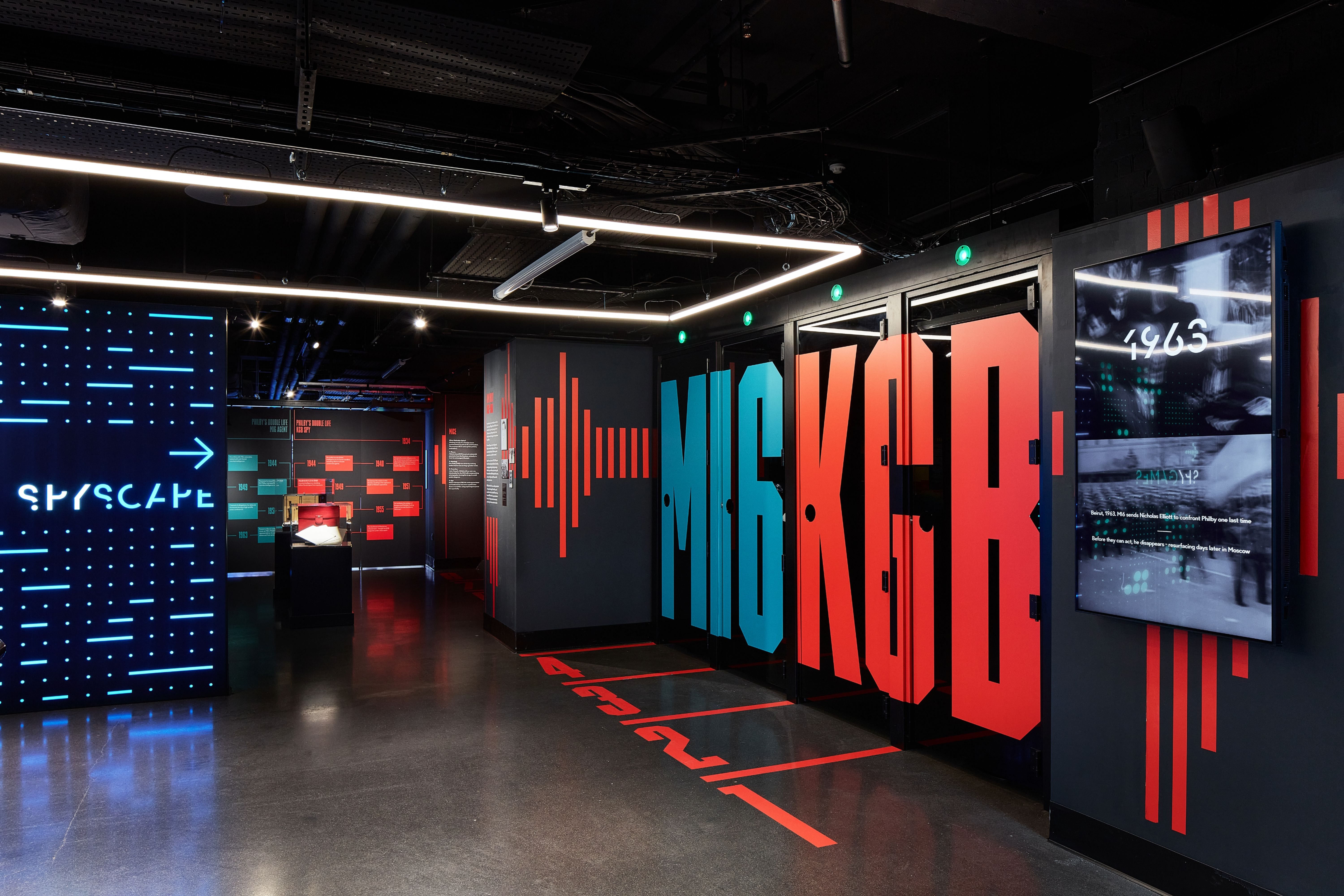 SPYSCAPE gallery event tech display