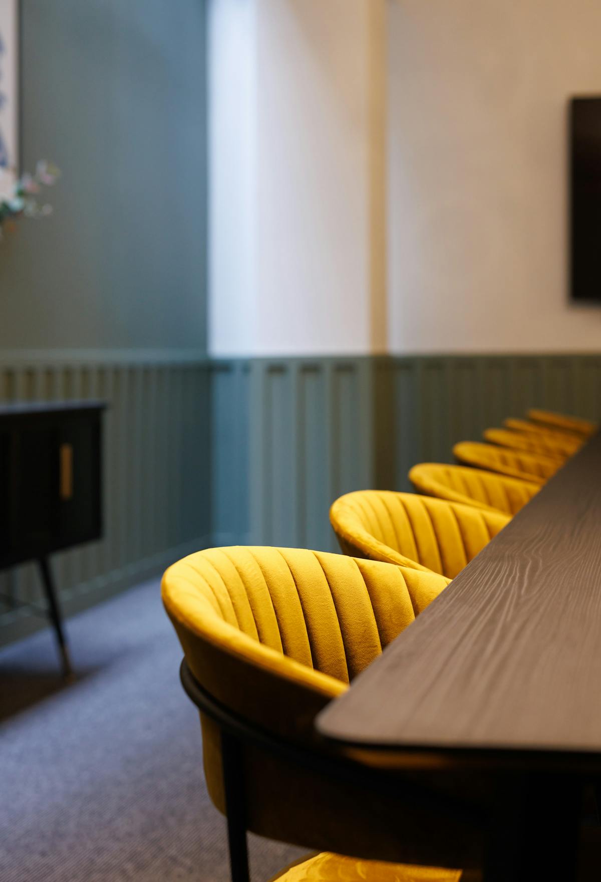 Modern CREO meeting room, sleek seating, corporate event