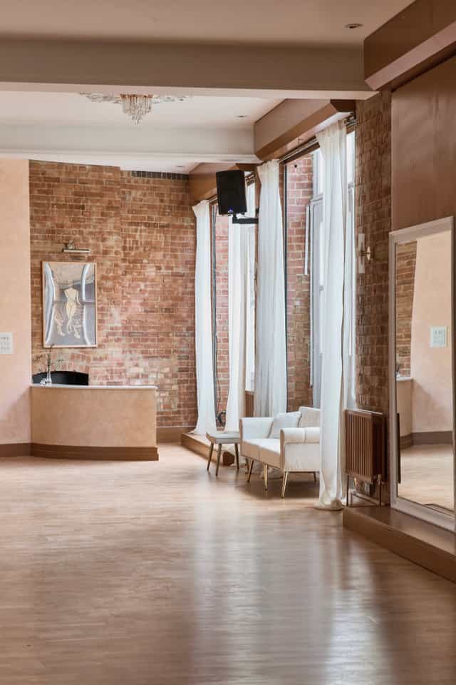 Upper Étage industrial VIP lounge for private networking and consultations.