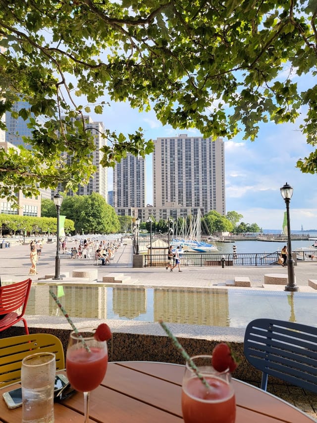 P.J. Clarke's On The Hudson - image 3