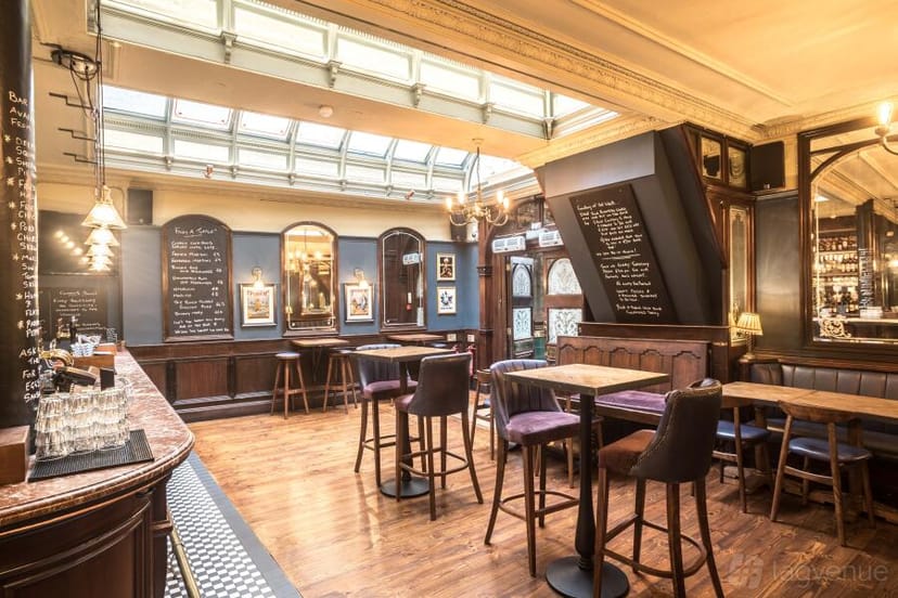 Punch Tavern - image 1