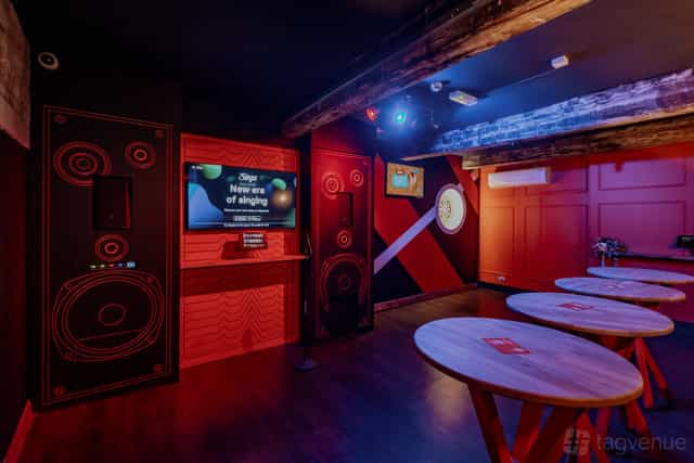 Karaoke team building 9inety 6ix neon lights