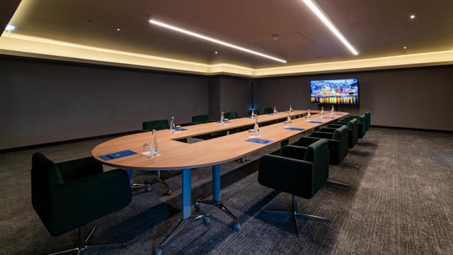 U-shape boardroom at Hilton Porto Gaia featuring wall display for corporate meetings and events.