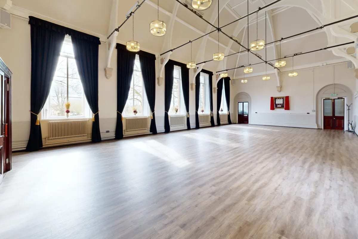 Mansfield Hall in Vestry Hall, Mitcham: High-ceilinged venue for gala events and exhibitions.