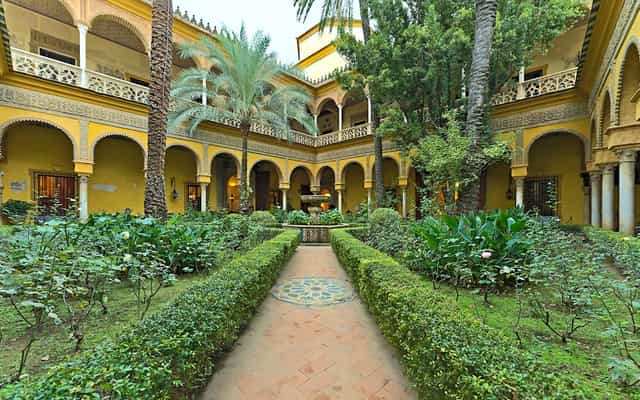 Palacio de las Dueñas - image 2