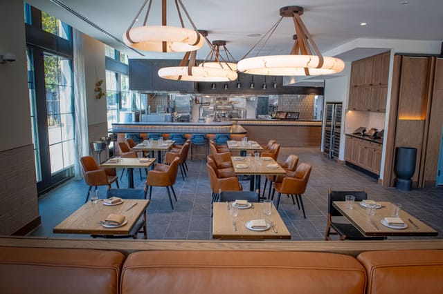 THRōW Social DC: Versatile restaurant space with modular seating for corporate events and dinners.