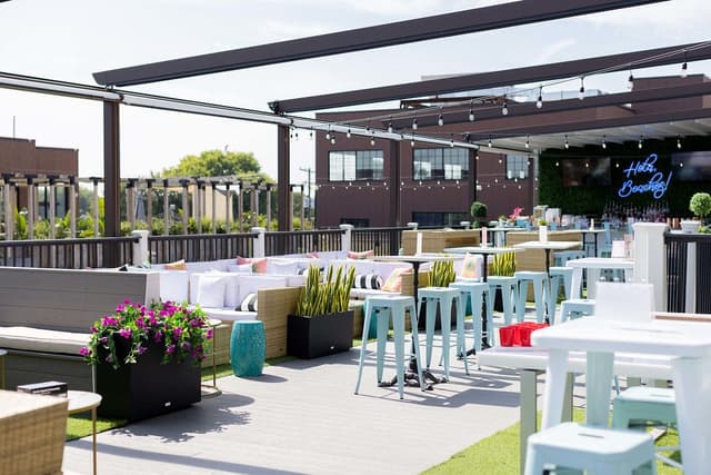 Rooftop Deck (Retractable Roof)
